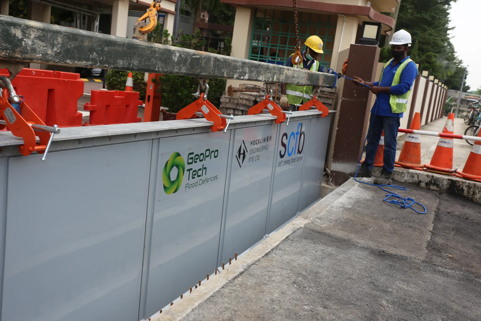 Original Hocklim flood barrier installation photograph